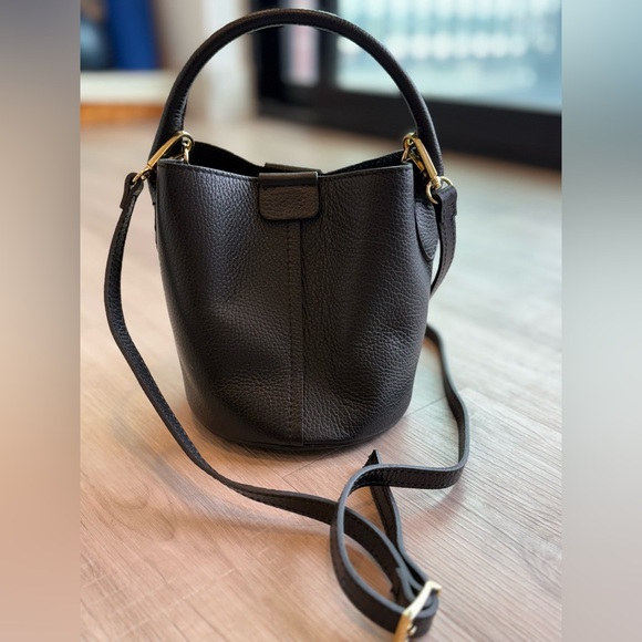 Elegant Black Leather Bucket Bag - Picture 1 of 5